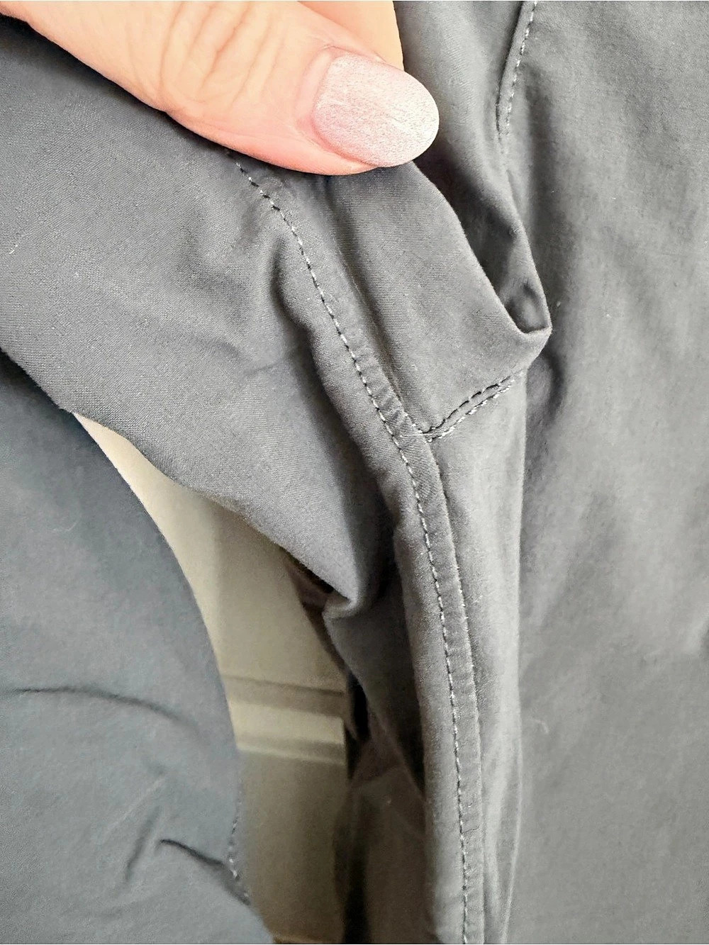 Patagonia Women’s Gray Cargo Hiking
Pants Size 12 - Picture 4 of 4